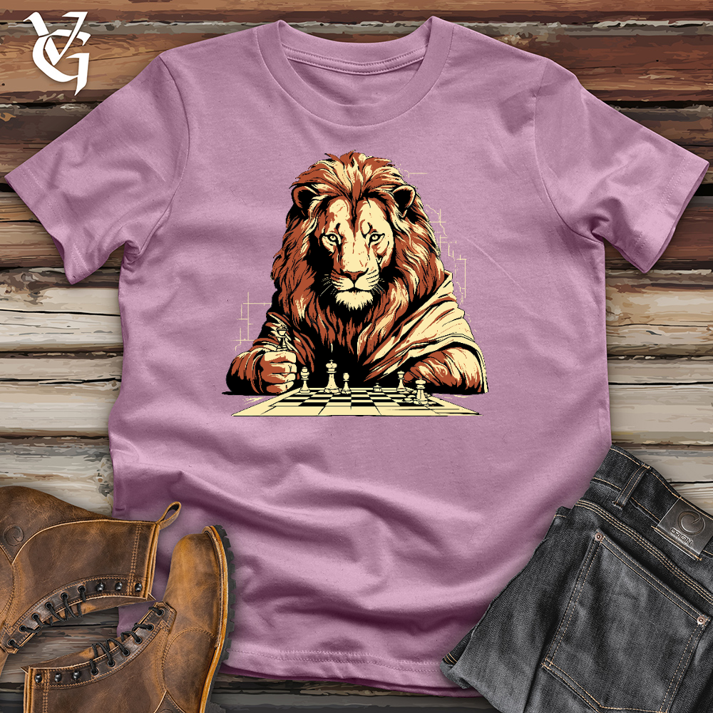 Viking Goods Lion Play Chess Cotton Tee Orchid / L