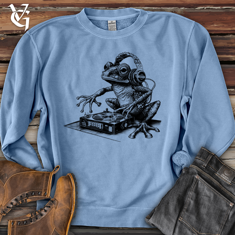 Viking Goods Dj Frog Banjo Bison Pigment-Dyed Crewneck Pigment Light Blue / L